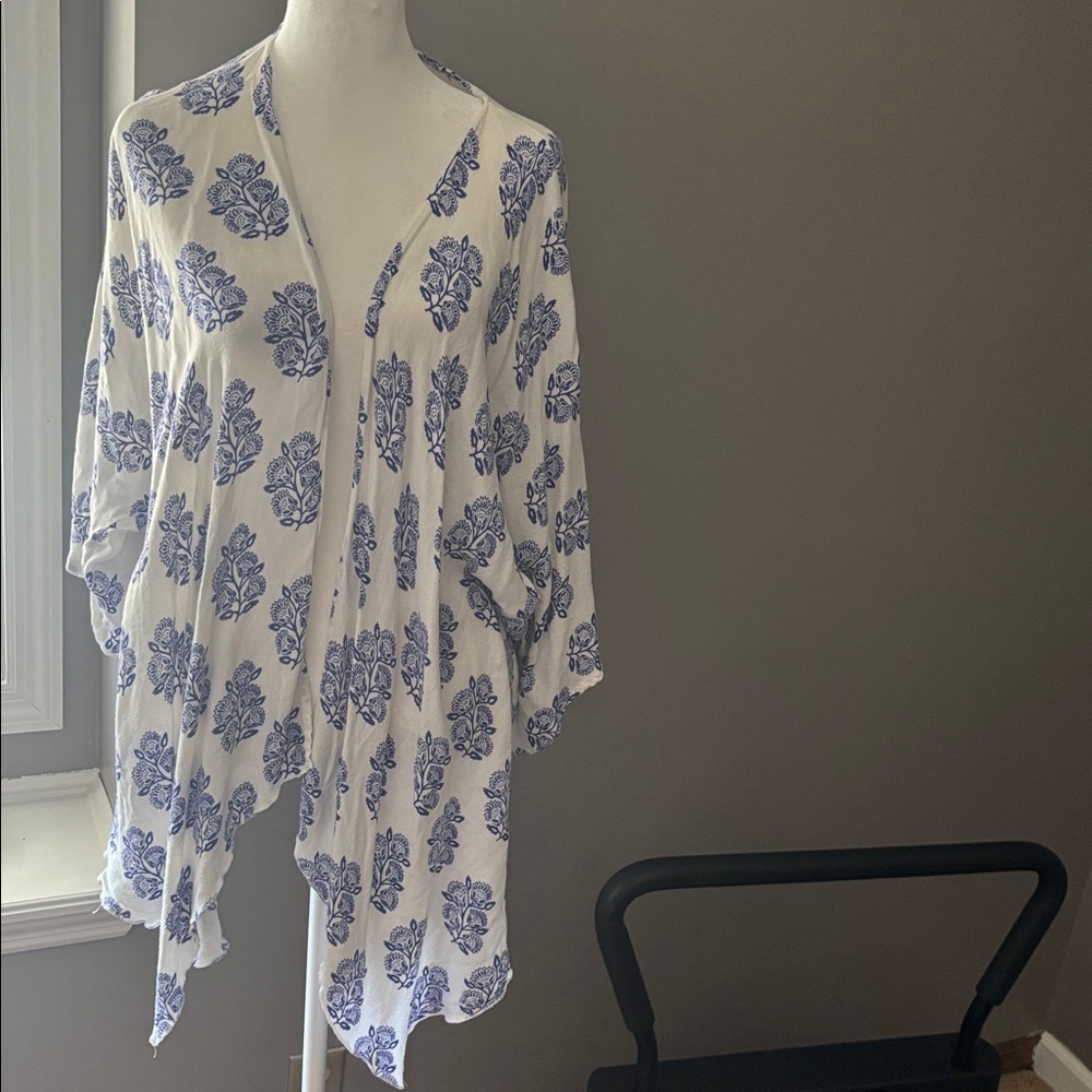O'Neill White and Blue Patterned Kimono